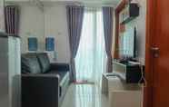 Ruang untuk Umum 3 Elegant and Comfort 2BR at Woodland Park Residence Apartment By Travelio