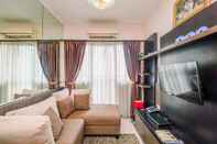 Lobi Nice and Cozy 2BR Apartment at Maple Park Sunter By Travelio