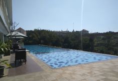 Swimming Pool 2 Private Studio Room Apartment at Taman Melati Jatinangor By Travelio