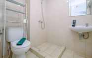 In-room Bathroom 4 Comfy and Nice Studio at Springlake Summarecon Apartment By Travelio