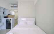 ห้องนอน 2 Comfy and Nice Studio at Springlake Summarecon Apartment By Travelio