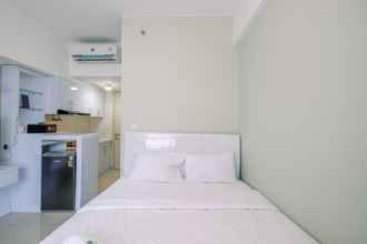 Kamar Tidur 4 Comfy and Nice Studio at Springlake Summarecon Apartment By Travelio