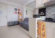 公共空間 4 Warm and Comfort 2BR at Bassura City Apartment By Travelio