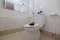 Toilet Kamar Warm and Comfort 2BR at Bassura City Apartment By Travelio