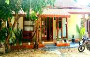 ภายนอกอาคาร 5 Sadewa Homestay Batukaras