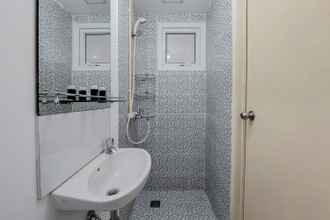 In-room Bathroom 4 Minimalist and Cozy Studio (No Kitchen) at Aeropolis Apartment By Travelio