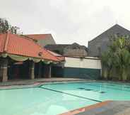 Swimming Pool 2 Agis Homestay