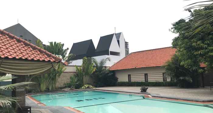 Swimming Pool Agis Homestay