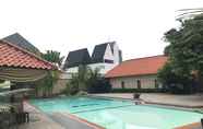 Swimming Pool 4 Agis Homestay