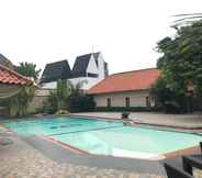 Swimming Pool 4 Agis Homestay