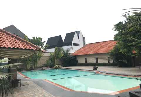 Swimming Pool Agis Homestay