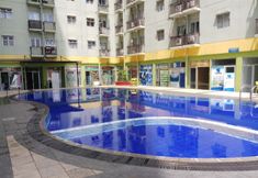 游泳池 5 Modern 2BR at Suites @Metro Apartment By Travelio