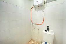 客房内浴室 Modern 2BR at Suites @Metro Apartment By Travelio