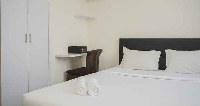 Kamar Tidur Comfy and Elegant Studio at Bintaro Icon Apartment By Travelio