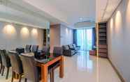 Ruang untuk Umum 5 Spacious and Elegant 3BR Apartment at Casa Grande Residence By Travelio