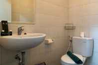 In-room Bathroom Nice and Comfort 2BR at Signature Park Grande Apartment By Travelio