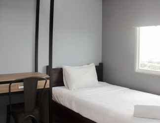 Bedroom 2 Modern 2BR at Apartment Springlake Summarecon Bekasi By Travelio