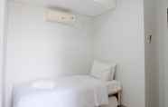 ห้องนอน 3 Comfort and Elegant 2BR Apartment at Royal Olive Residence By Travelio