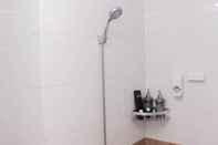 Toilet Kamar Serene and Well Designed 2BR at Green Pramuka City Apartment By Travelio