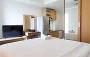 Bilik Tidur 7 Serene Exclusive Modern Studio at Grand Sungkono Lagoon Apartment By Travelio