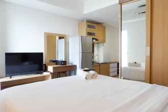 Phòng ngủ 4 Serene Exclusive Modern Studio at Grand Sungkono Lagoon Apartment By Travelio