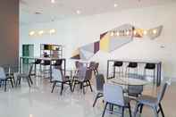 ล็อบบี้ Modern and Comfy Wonderful 2BR Apartment at Tanglin Supermall Mansion By Travelio