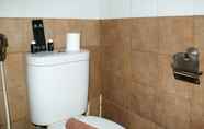 Toilet Kamar 7 Homey and Cozy Stay 2BR at Green Pramuka City Apartment By Travelio