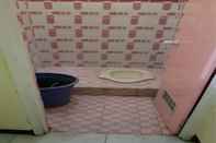 Toilet Kamar Rahayu Guest House