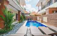 Swimming Pool 3 Komala Homestay by ecommerceloka