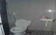 Toilet Kamar 6 De Sidomulyo Homestay