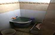 Toilet Kamar 7 149 Guest House