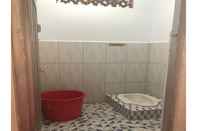 Toilet Kamar Penginapan Sederhana