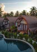 SWIMMING_POOL Driftwood Lombok