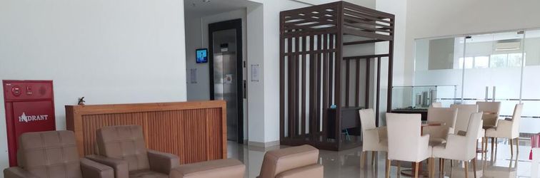 로비 Newton Apartement By Amanah