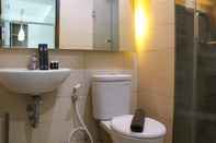 In-room Bathroom Big Spacious Studio Apartment at Sky Terrace By Travelio