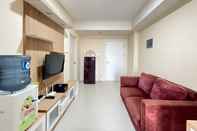 Common Space Deluxe 2BR at Apartment Parahyangan Residence By Travelio