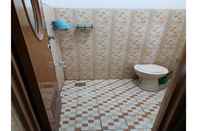 Toilet Kamar Penginapan Amira Sawarna