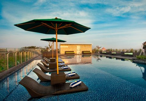 Swimming Pool Sovereign Bali Hotel