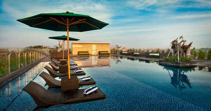 Swimming Pool Sovereign Bali Hotel