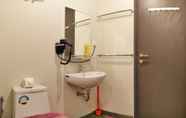 In-room Bathroom 7 Lovina 16-AE at One Residence near Ferry Terminal