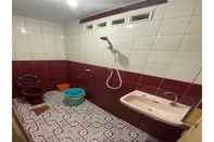 In-room Bathroom Wisma Sawerigading Sengkang