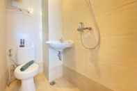 In-room Bathroom Spacious Chic Studio Room at Apartment Gateway Pasteur By Travelio