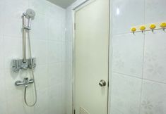 Phòng tắm bên trong 4 Cozy Studio Apartment at Suites @Metro By Travelio