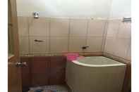 Toilet Kamar Villa Bunga Cengkeh