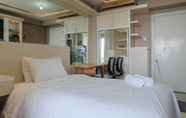 Kamar Tidur 4 Fancy and Nice Studio at Green Pramuka City Apartment By Travelio