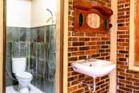 In-room Bathroom Joglo Lesung Heritage Cottage