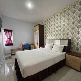 Bedroom 1 99 GUESTHOUSE , Hotel Depot Mie Dan Nasi Goreng Van Java