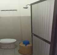 Toilet Kamar 2 HBS House Syariah