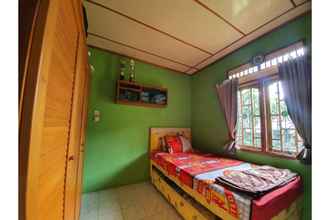 Kamar Tidur 4 Star Homestay Kampung Warna Warni Tigarihit