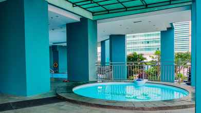 Kolam Renang 4 Comfort 2BR Apartment at Green Central City Glodok By Travelio